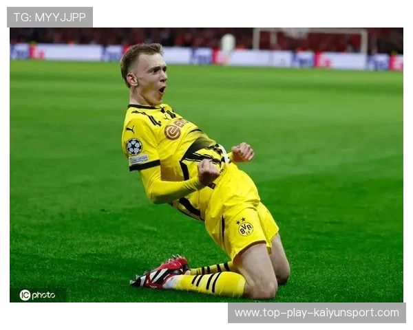 多特雷纳下底传中后点抢射破门丝滑流畅，尽显足球艺术之美