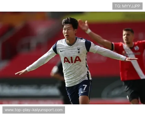 孙兴慜灵巧转身斜传带出威胁：足球场上的艺术与智慧